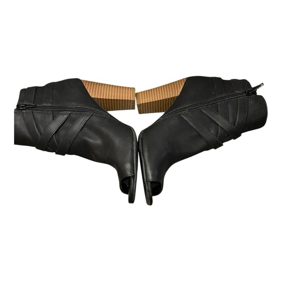 Guess Peep Toe Buckle Detail Heeled Black Ankle Bootie size 6.5 - Picture 4 of 9